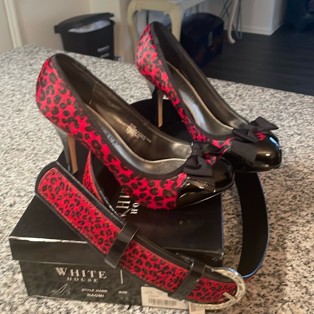 Naomi White House Black Market heel with matching Belt (brand NEW)